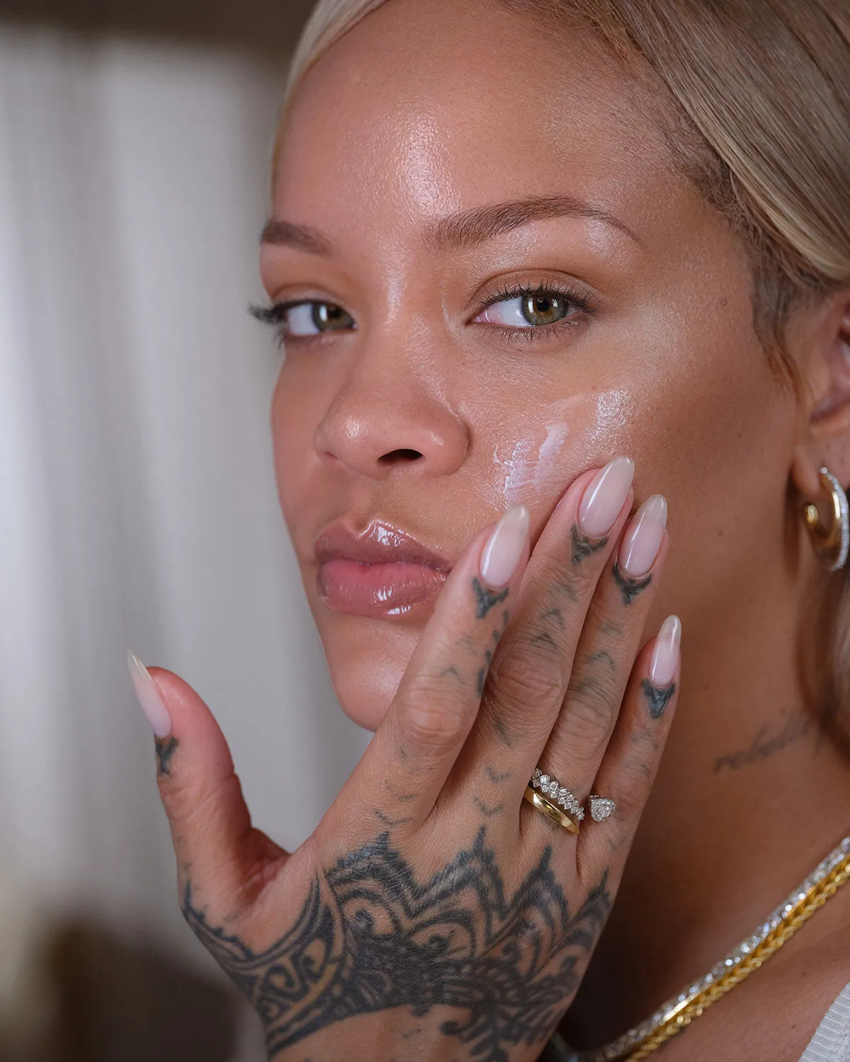 Hydra Vizor Invisible Moisturizer Broad Spectrum SPF 30 Sunscreen with Niacinamide   Kalahari Melon Fenty Beauty